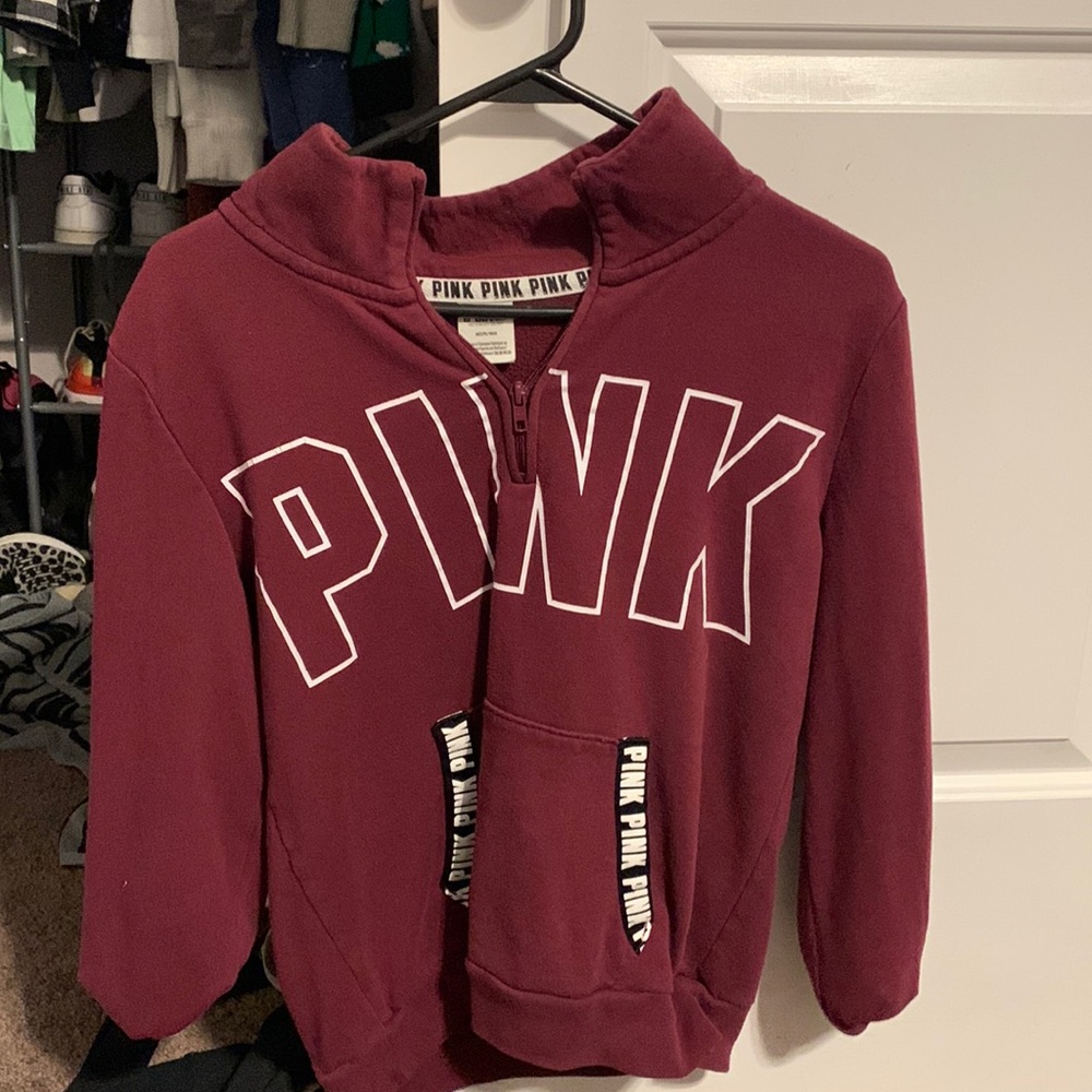 pink medium pull over, red